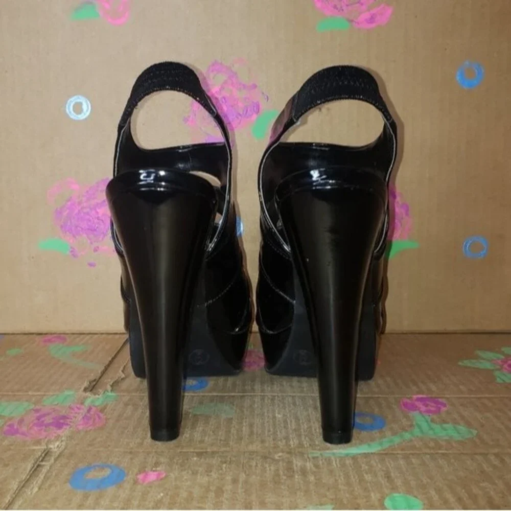 CITY STREETS SHINY BLACK PLATFORM SANDALS SIZE 9